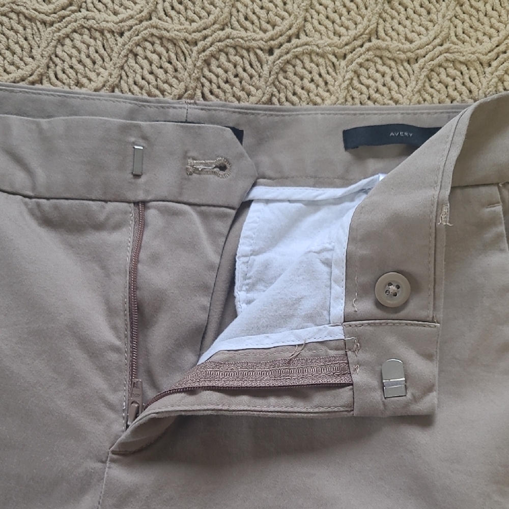 Banana Republic Khaki Avery Straight-Fit Sateen Cuffed Ankle Pant- Size 6 - Picture 6 of 10